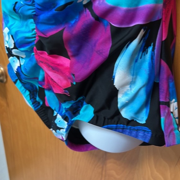 Maxine of Hollywood Sweetheart Swimsuit Size 12 - Picture 4 of 9